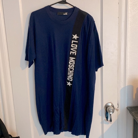 Moschino short sleeve sweater dress. Navy blue wool base with white logo - Picture 4 of 5